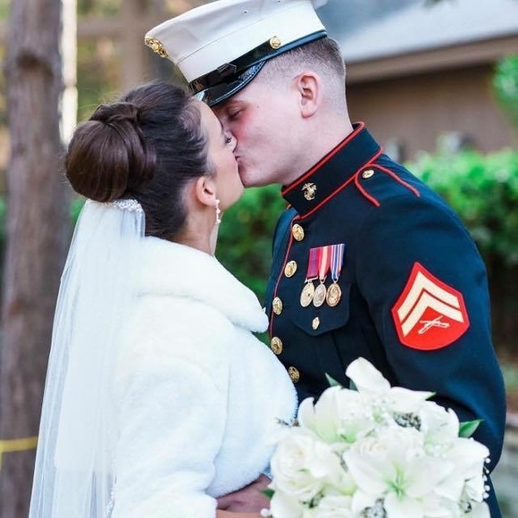 Meet your Posher, Caitlin - Picture 3 of 6